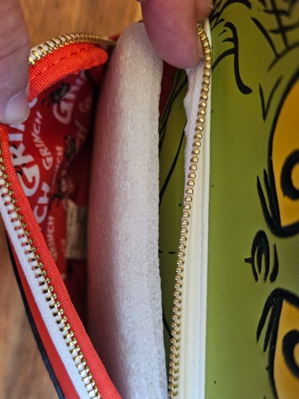 Loungefly DR Seuss Grinch LENTICULAR Heart MINI Backpack Brand New - Picture 9 of 15